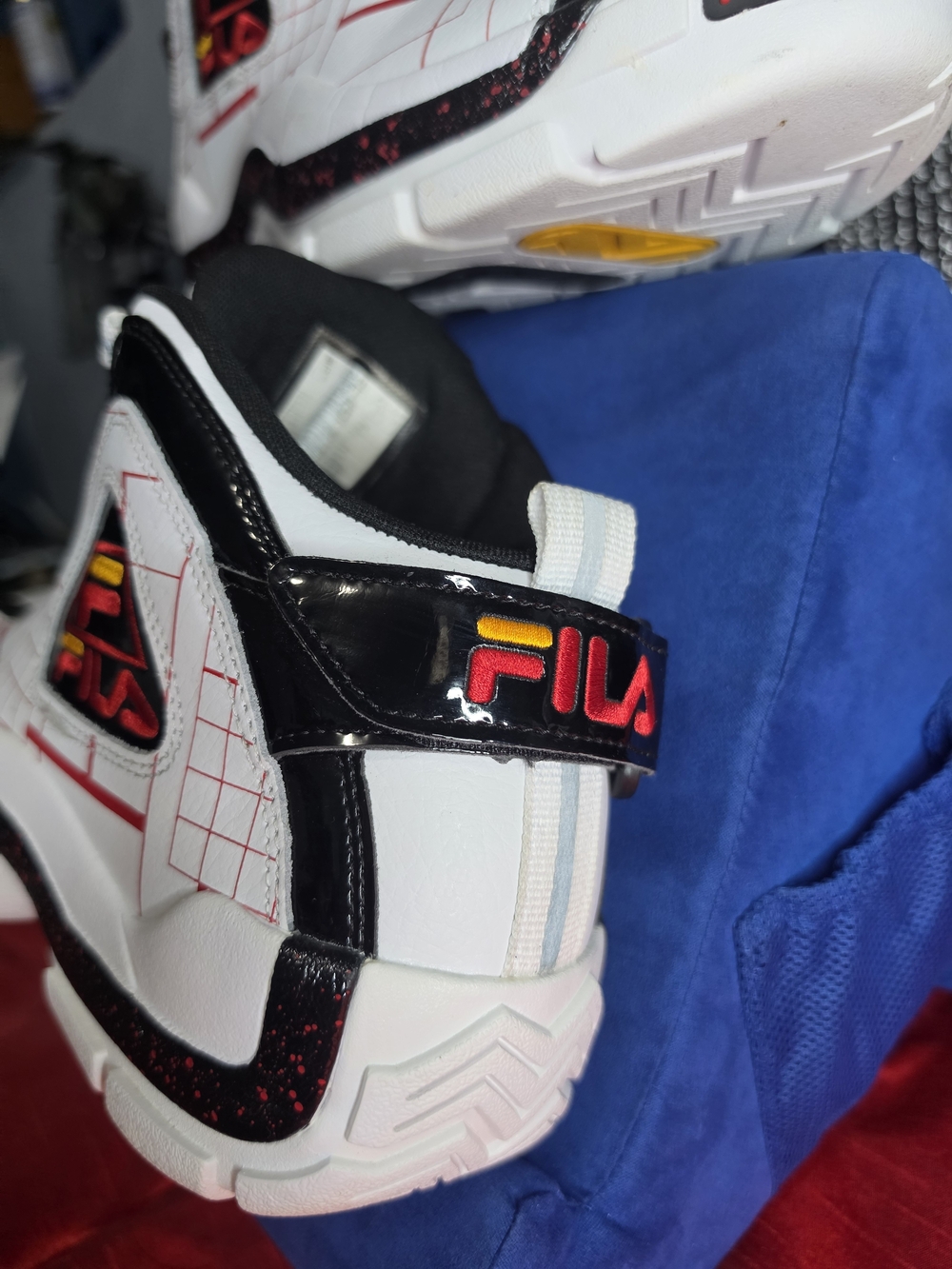 FILA White Red Black Grid Mid-Top Sneakers Grant Hill Retro - Picture 3 of 5